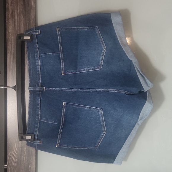 Halara jean shorts - Picture 2 of 4